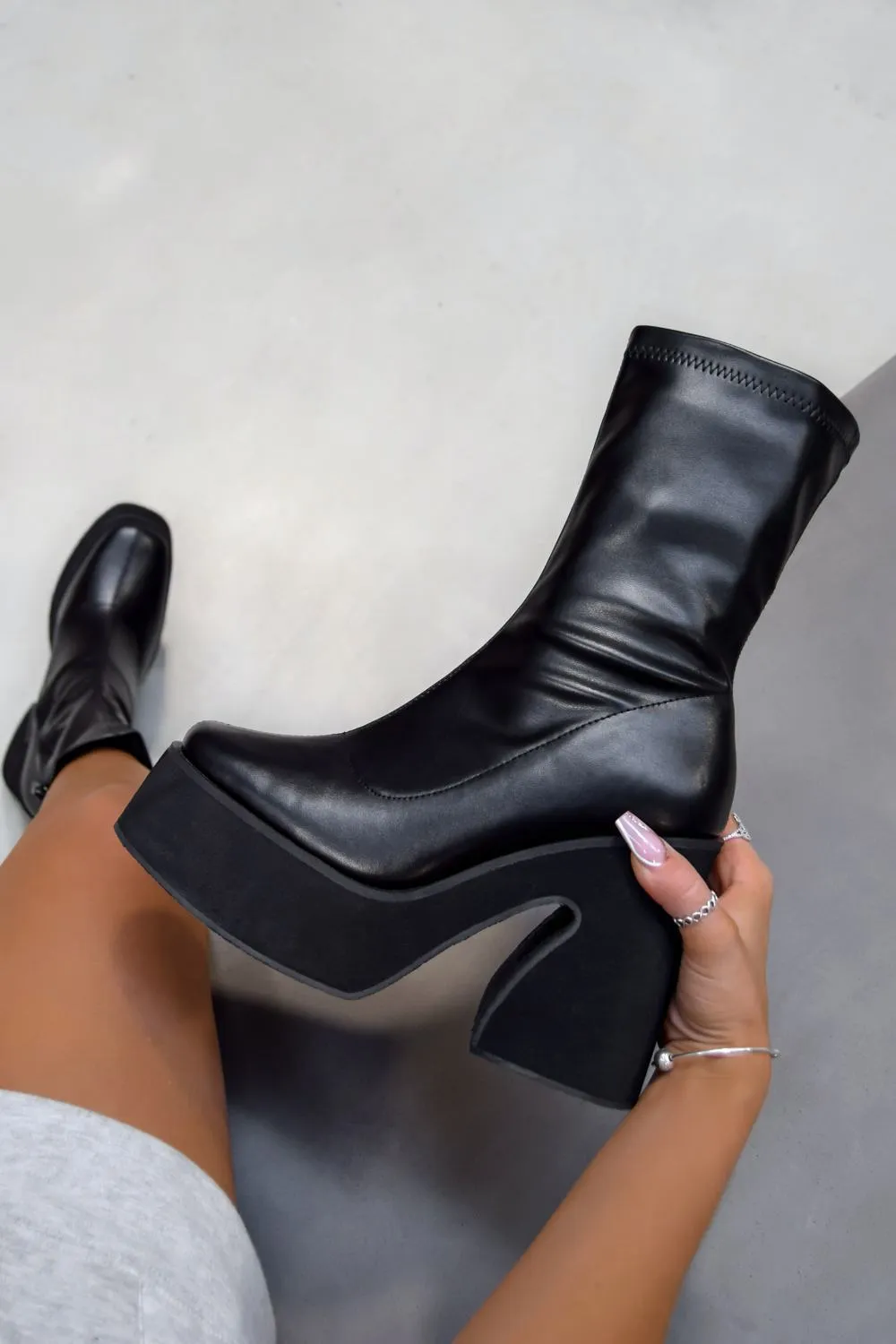 HOLD UP Platform sock Fit Boots - Black PU