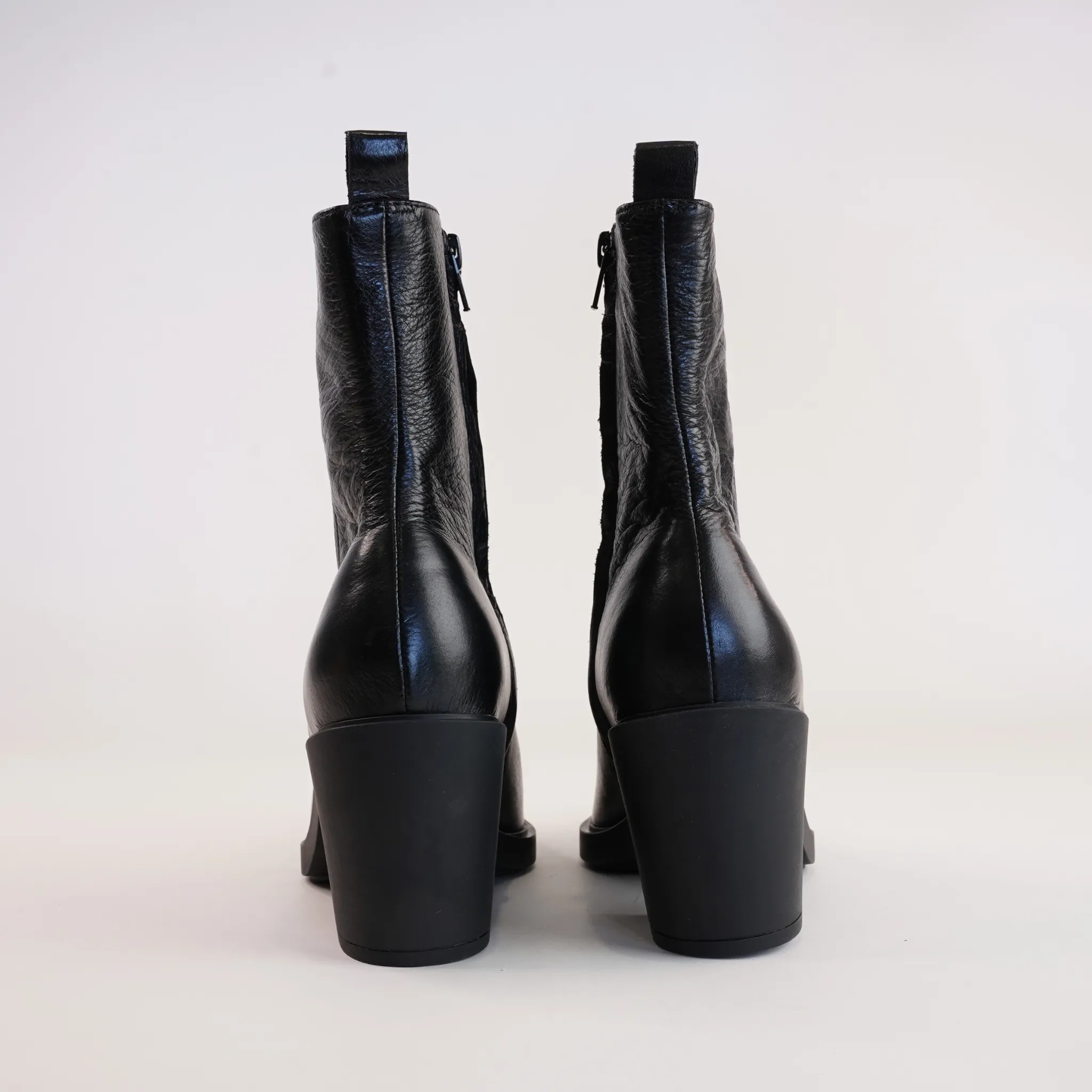Lissbon Black Leather Ankle Boots
