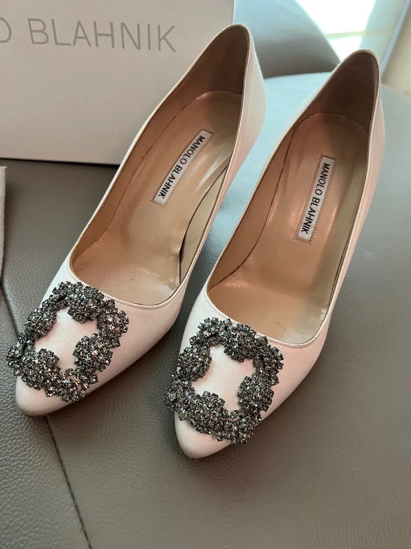 <B> MANOLO BLAHNIK</B> <BR>Hangisi Pumps 70 36.5