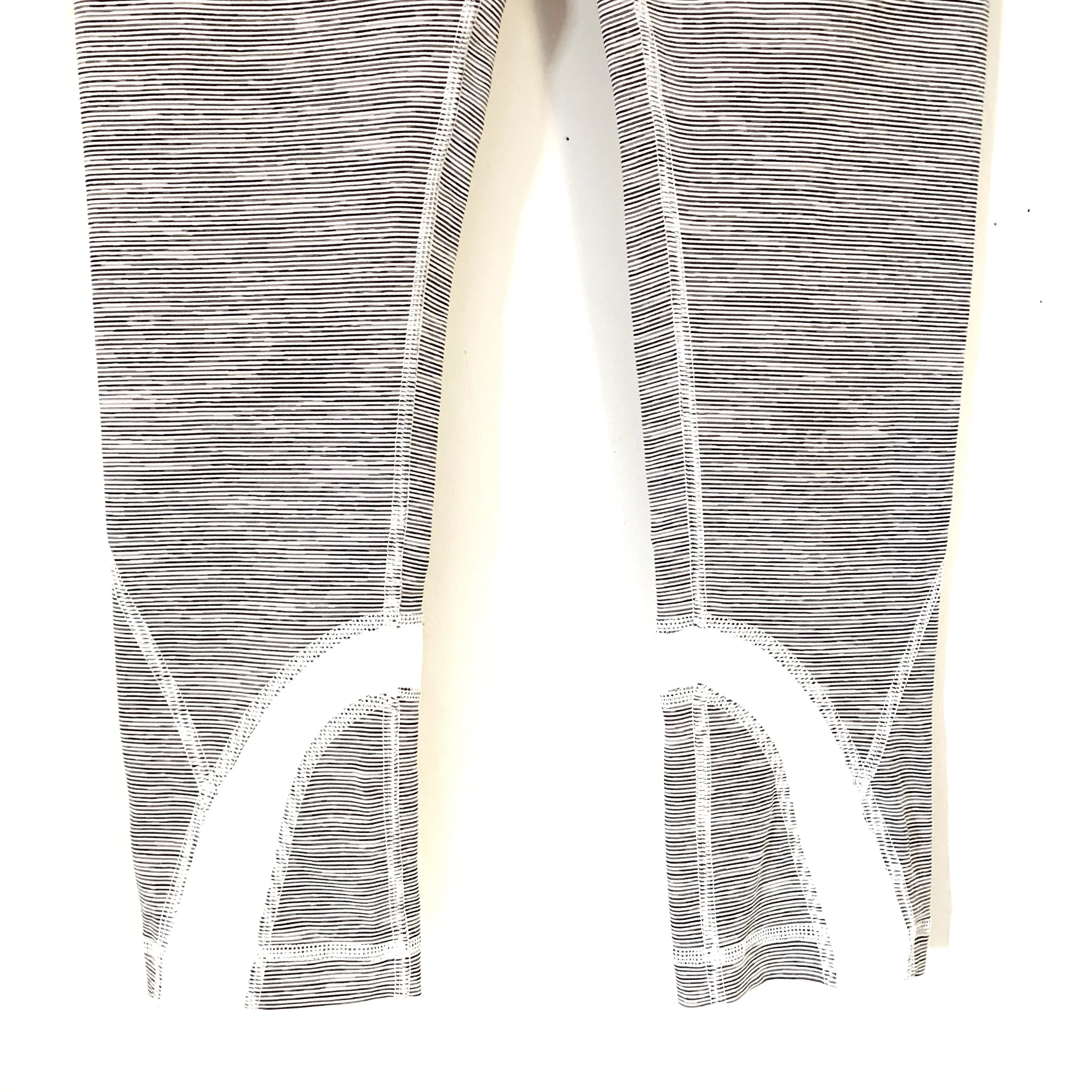 Lululemon Grey and White Striped Crop Legging- Size 4 (Inseam 21”)