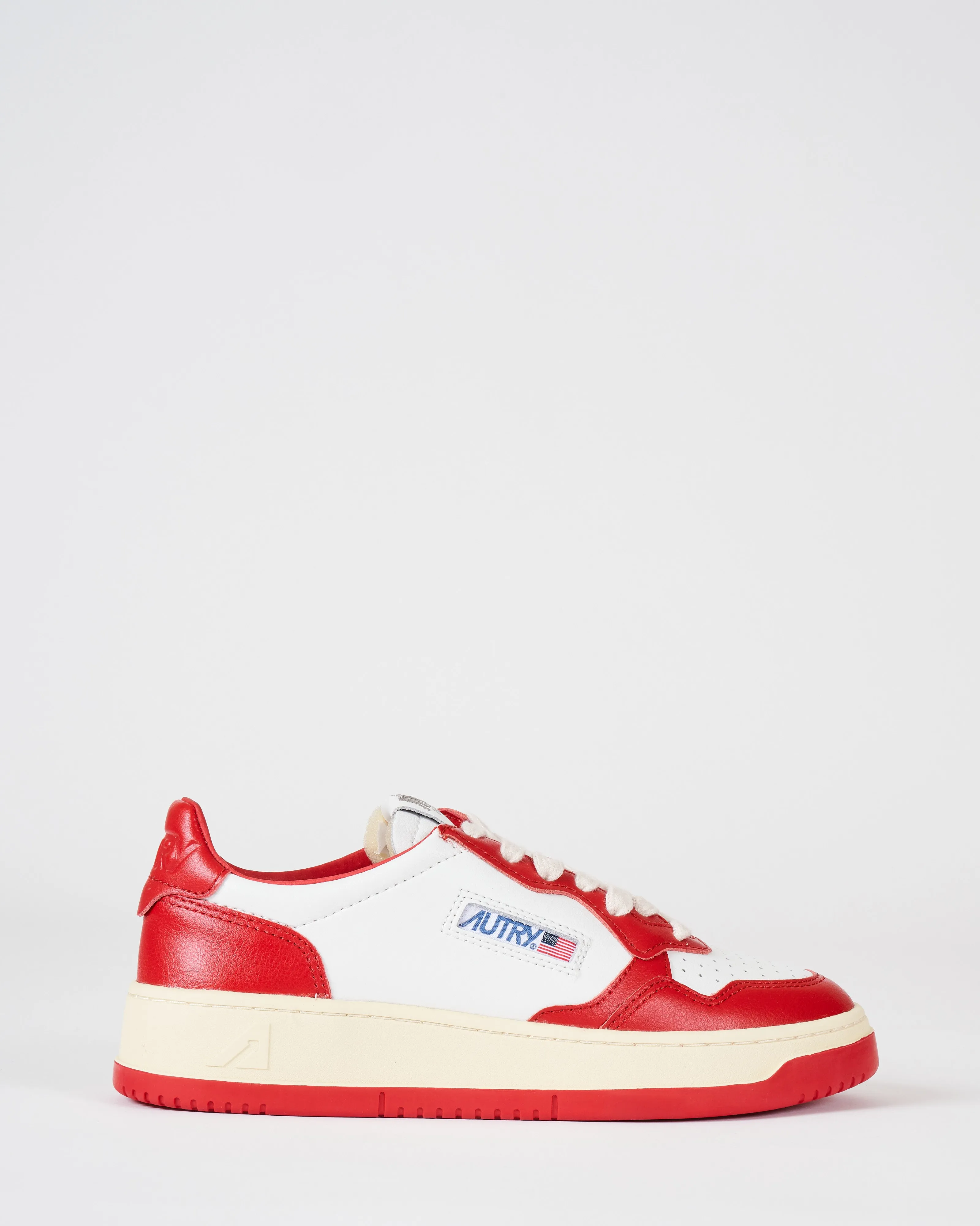 medalist low sneaker